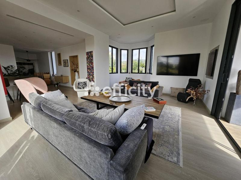 Maison - 190 m² - 5 pièces