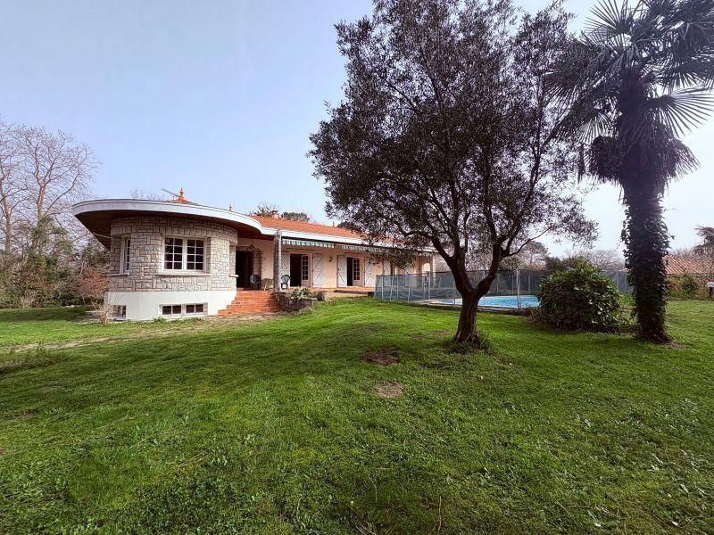 Maison - 203 m² - 7 pièces