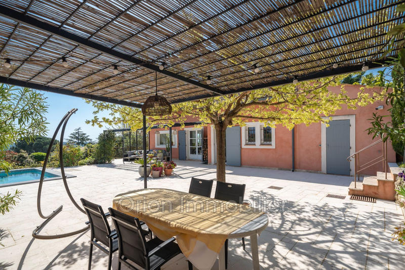 Maison - 198 m² - 8 pièces