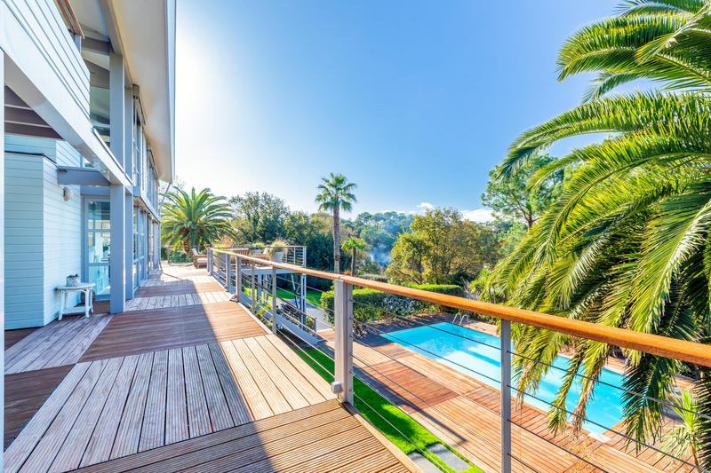 Maison contemporaine - 306 m² - 8 pièces