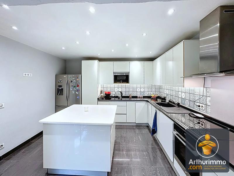 Maison - 300 m² - 10 pièces