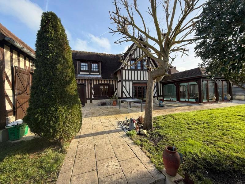 Maison - 200 m² - 6 pièces