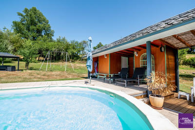 Maison - 240 m² - 10 pièces