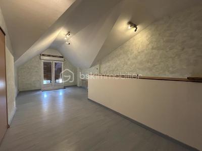 Maison - 220 m² - 10 pièces