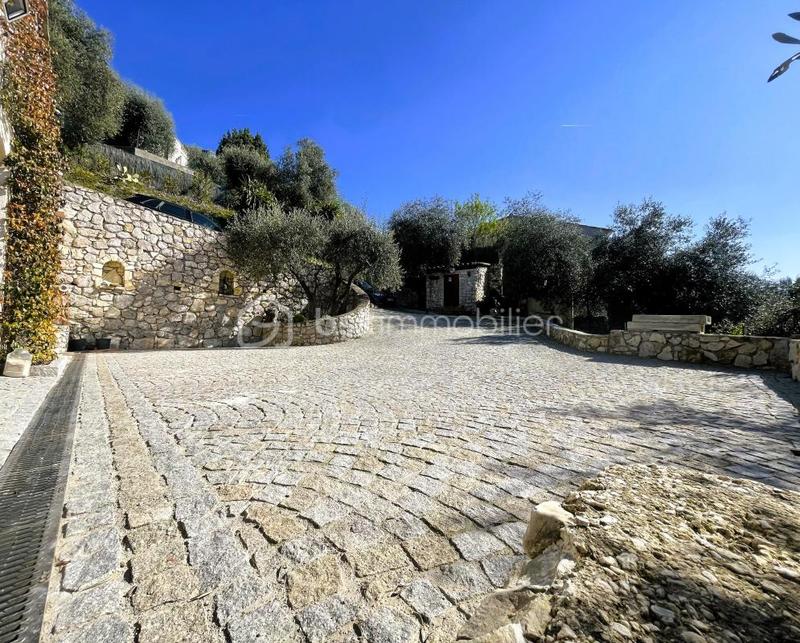 Maison traditionnelle - 140 m² - 4 pièces