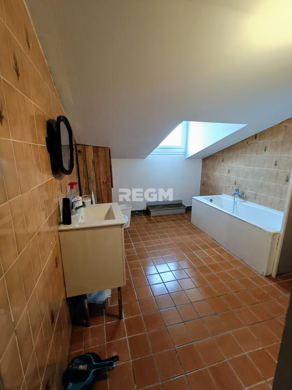 Maison - 187 m² - 12 pièces