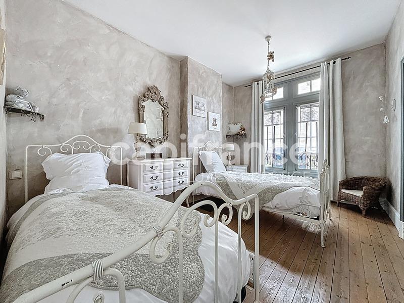 Maison - 420 m² - 13 pièces