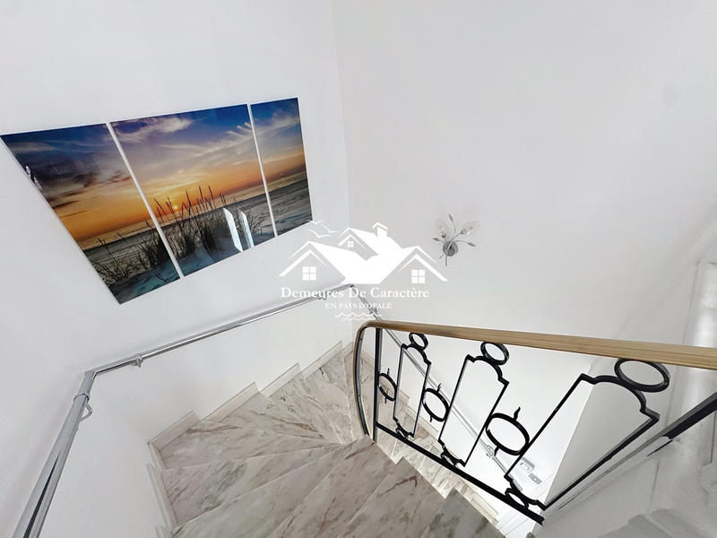 Maison - 230 m² - 9 pièces