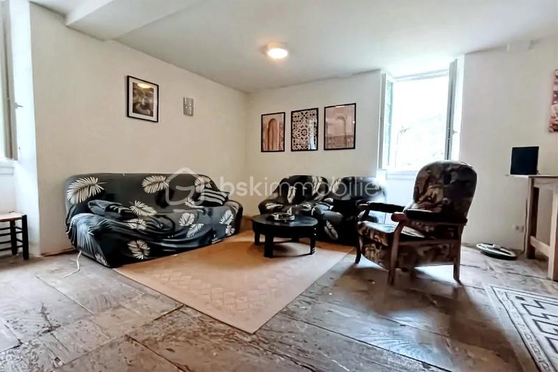 Maison - 240 m² - 6 pièces