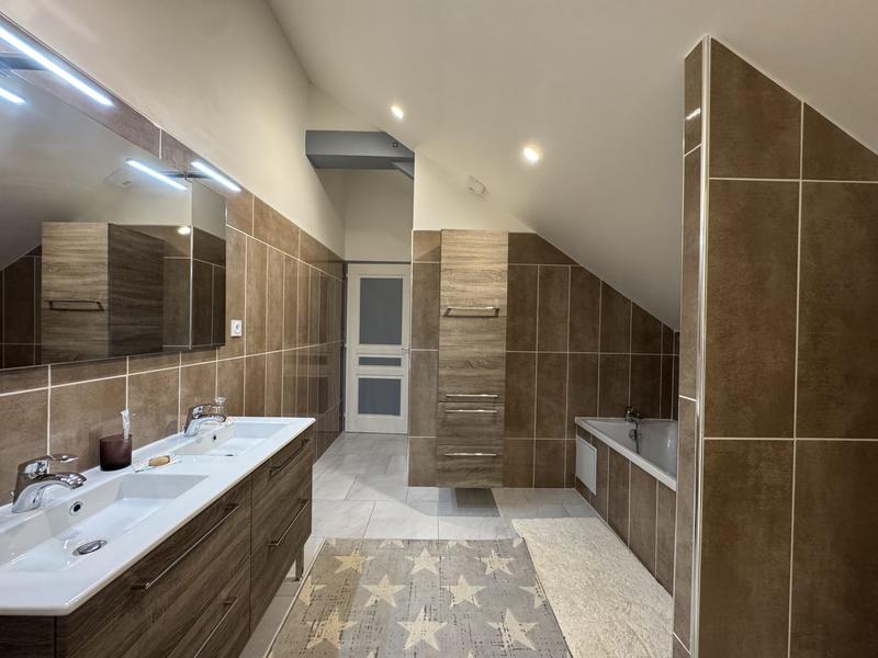 Maison - 700 m² - 15 pièces