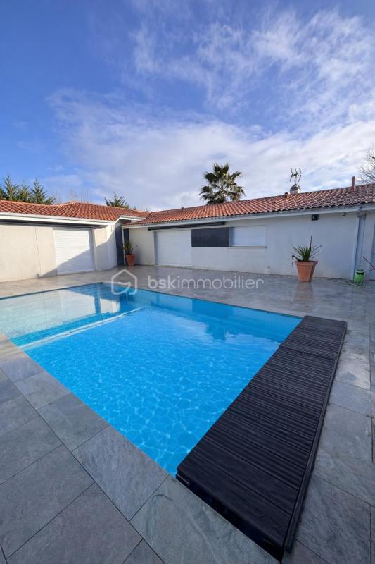 Maison - 186 m² - 7 pièces