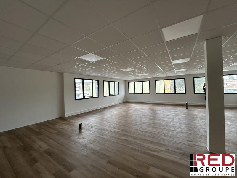 Bureau - 99 m² - 1 pièce