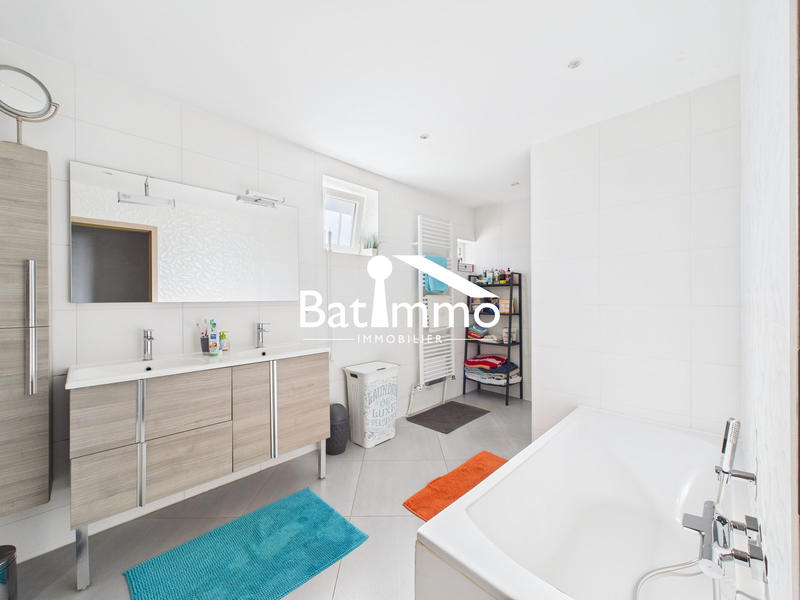 Maison - 245 m² - 8 pièces