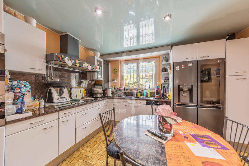 Maison - 300 m² - 6 pièces