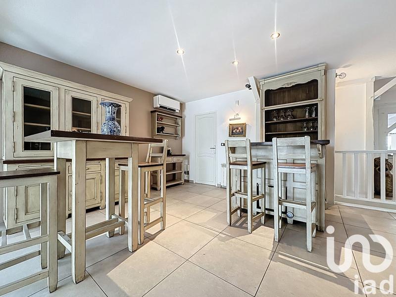 Maison - 250 m² - 8 pièces