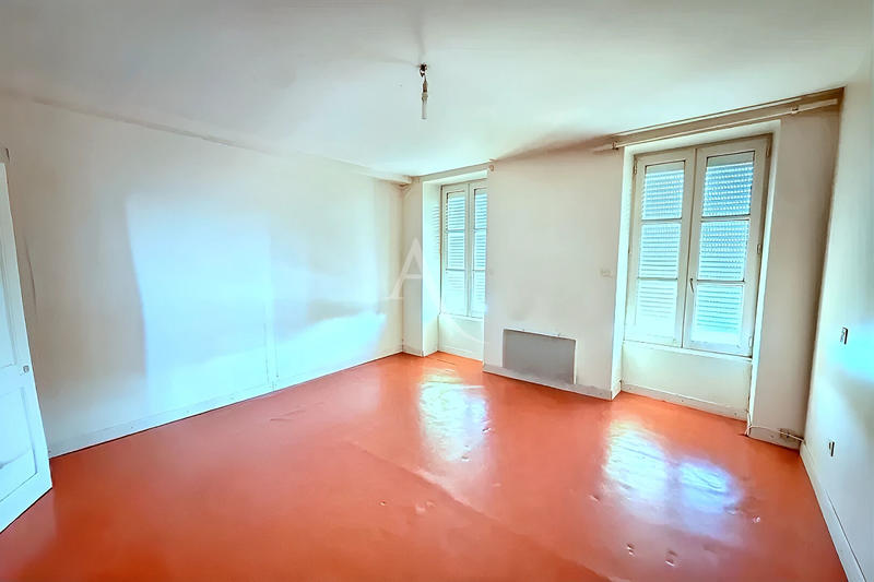 Maison - 229 m² - 9 pièces