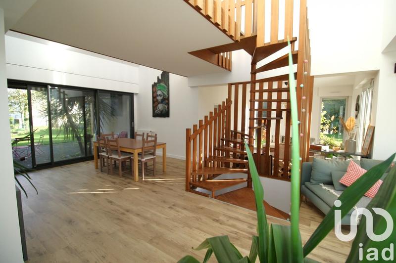 Maison - 203 m² - 7 pièces