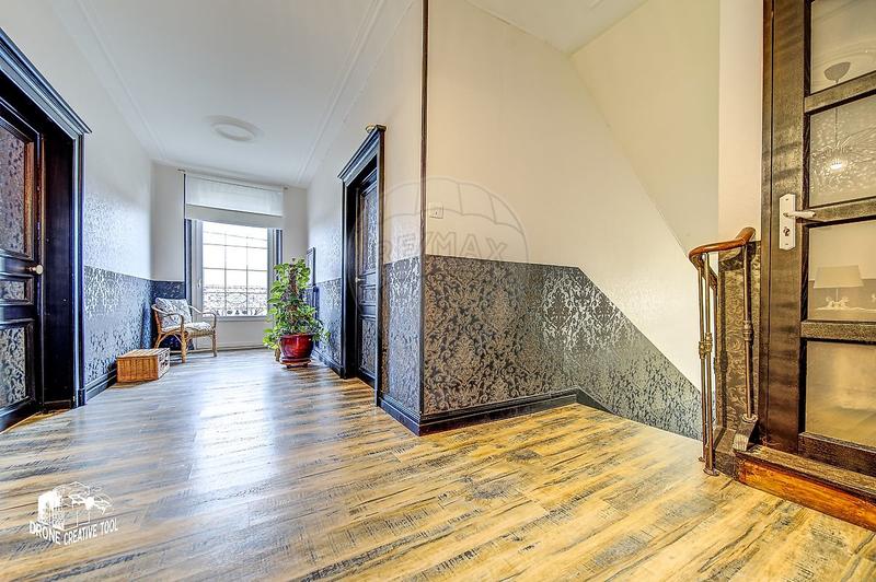 Maison - 243 m² - 7 pièces