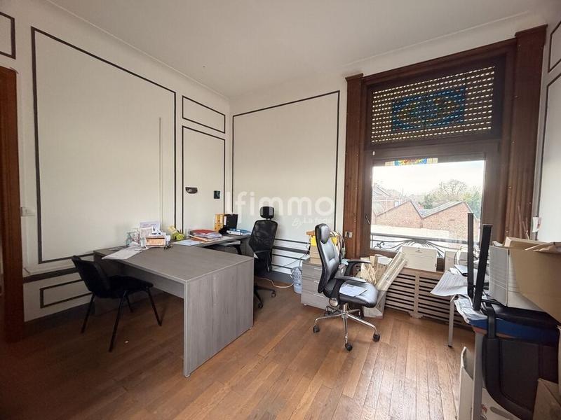 Maison - 239 m² - 12 pièces