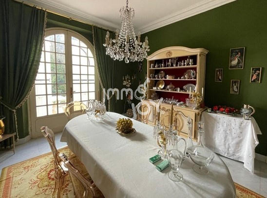 Villa - 411 m² - 12 pièces