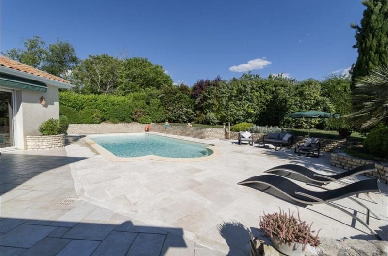 Maison - 240 m² - 7 pièces