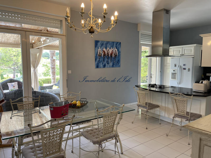 Maison - 285 m² - 8 pièces