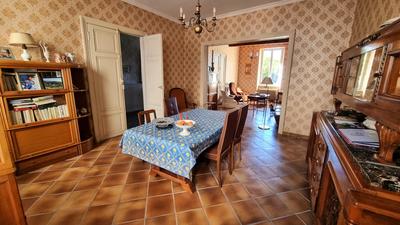 Maison - 246 m² - 7 pièces