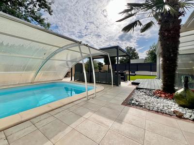 Maison - 235 m² - 7 pièces