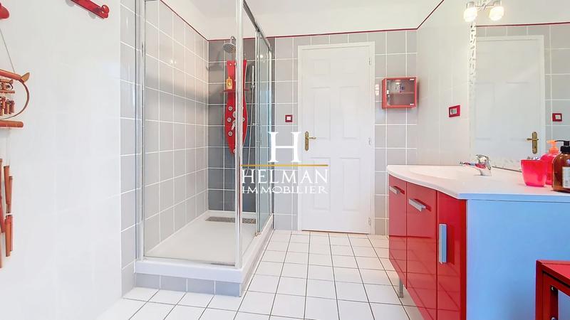 Maison - 215 m² - 7 pièces