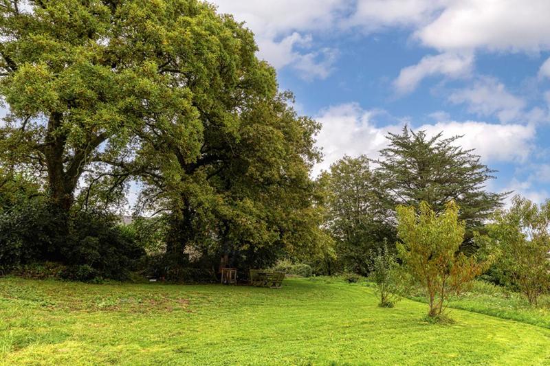 Maison - 303 m² - 12 pièces