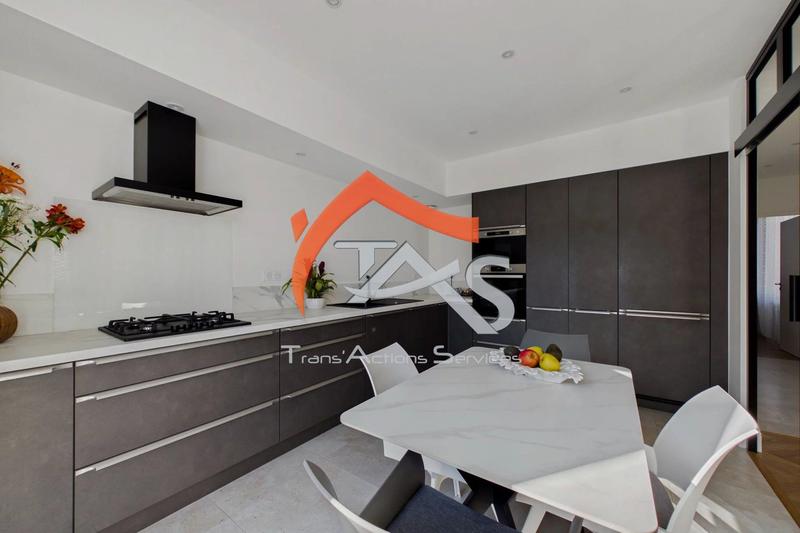 Maison - 151 m² - 8 pièces