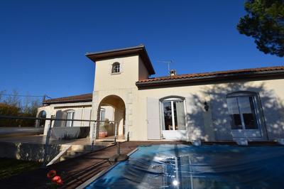 Maison - 229 m² - 8 pièces