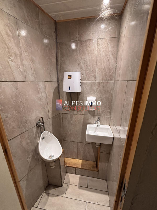 Local commercial - 135 m² - 3 pièces