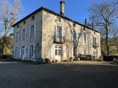 Maison - 254 m² - 4 pièces