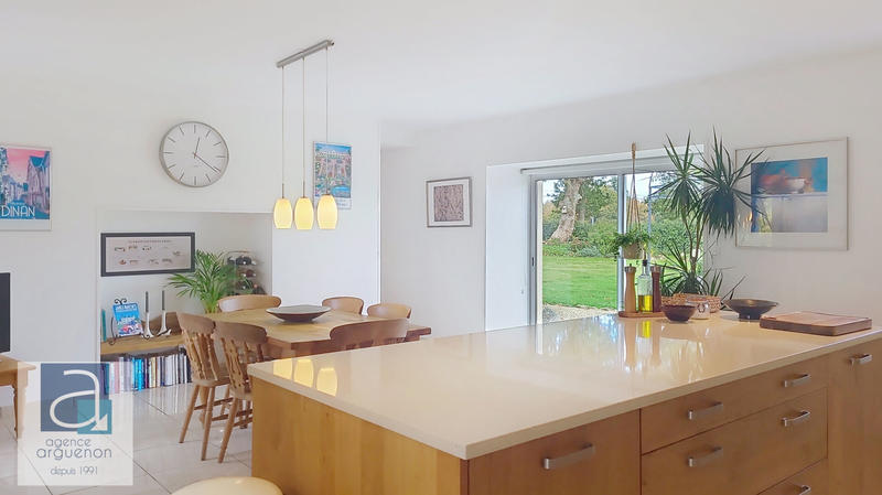 Maison - 230 m² - 8 pièces