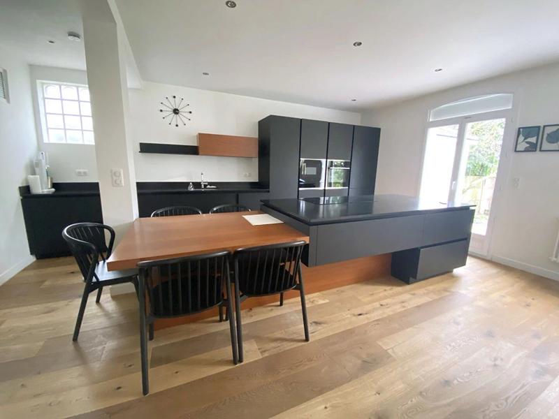 Maison - 305 m² - 6 pièces