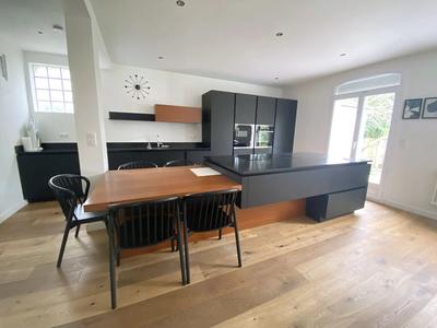 Maison - 305 m² - 6 pièces