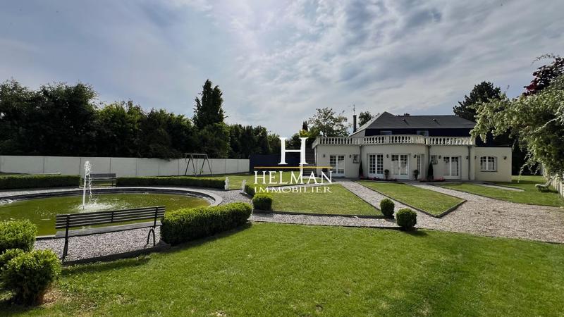 Maison - 344 m² - 12 pièces