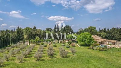 Maison - 275 m² - 6 pièces