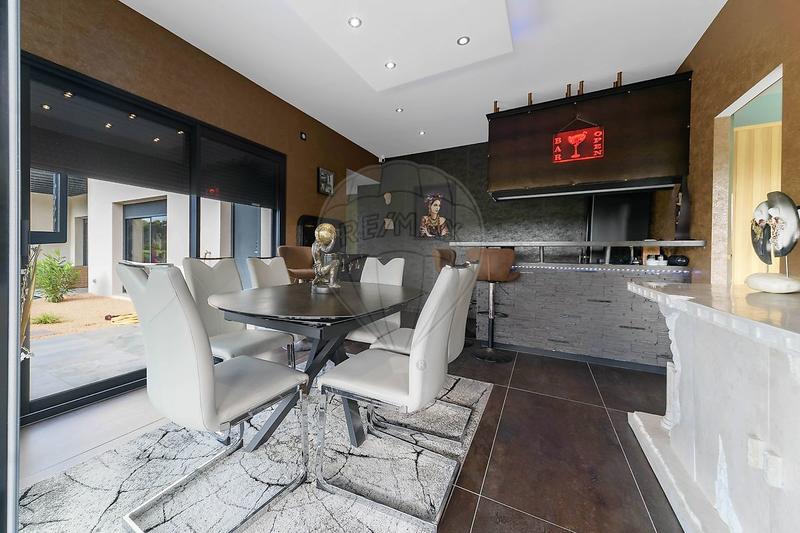 Villa - 277 m² - 10 pièces