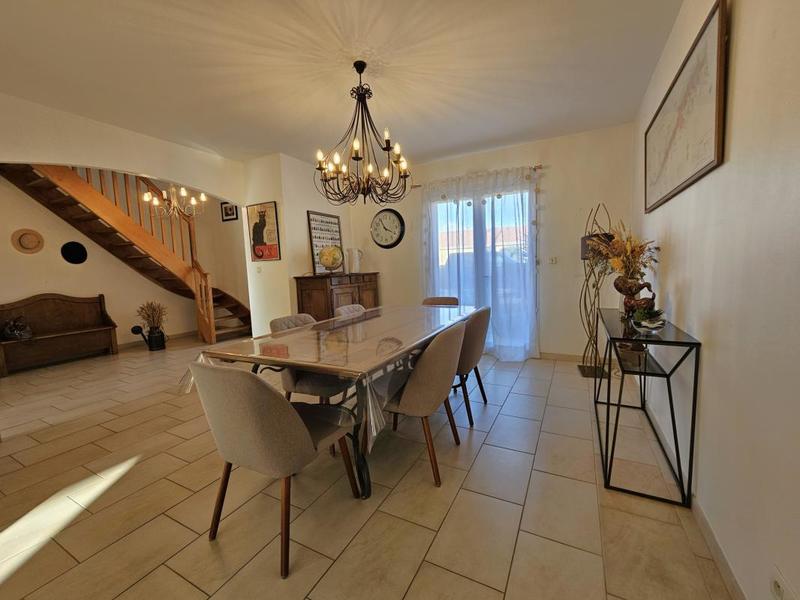 Maison - 215 m² - 8 pièces