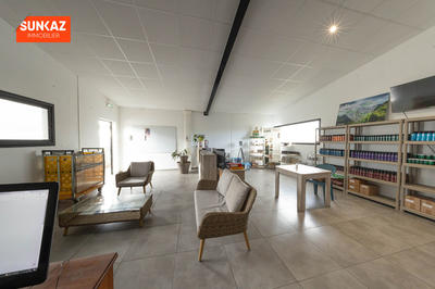 Local d'activités - 152 m²
