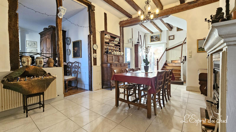 Maison ancienne - 355 m² - 8 pièces