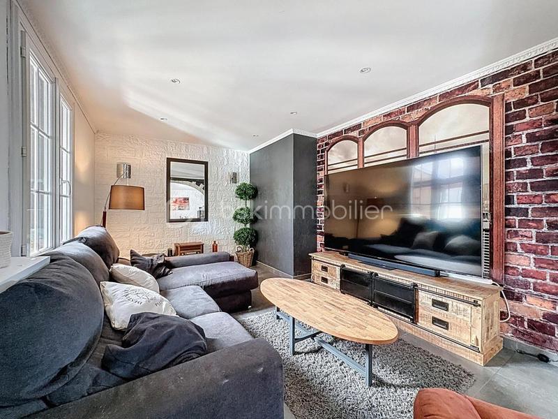 Maison traditionnelle - 143 m² - 8 pièces