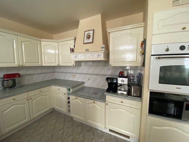 Maison - 234 m² - 9 pièces