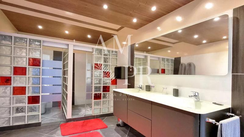 Villa - 389 m² - 10 pièces