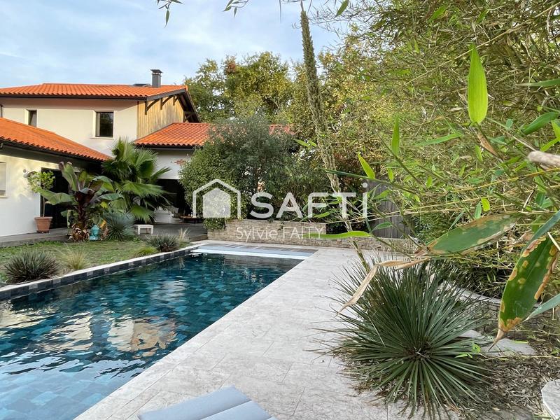 Maison - 310 m² - 8 pièces