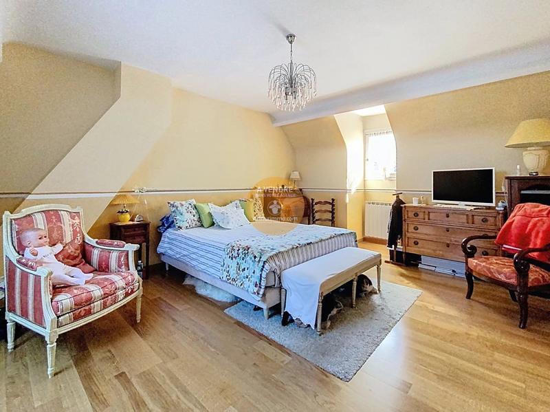 Maison - 181 m² - 7 pièces