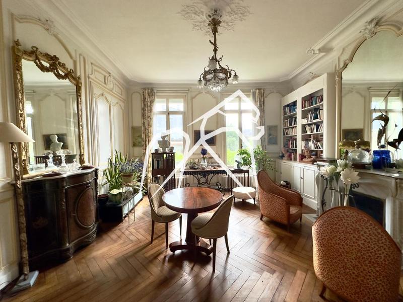 Appartement ancien - 157 m² - 5 pièces