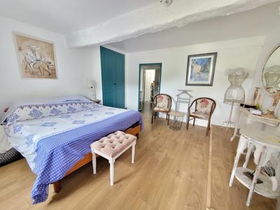 Maison - 222 m² - 8 pièces